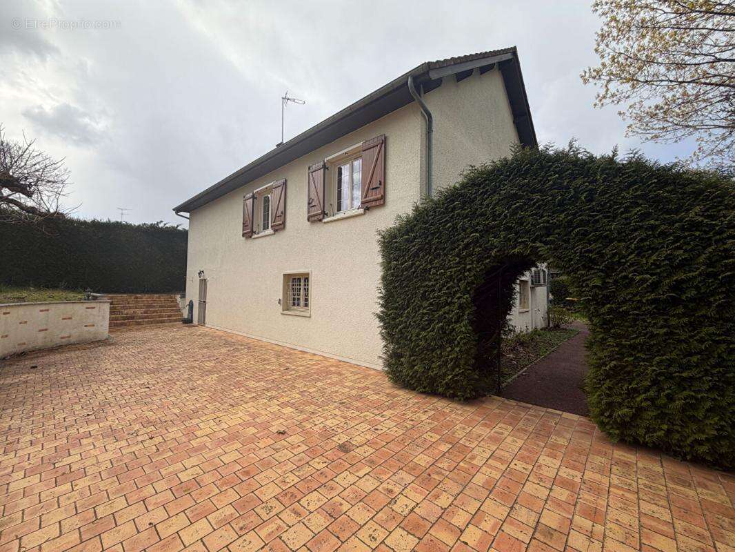 Maison à VARENNES-VAUZELLES