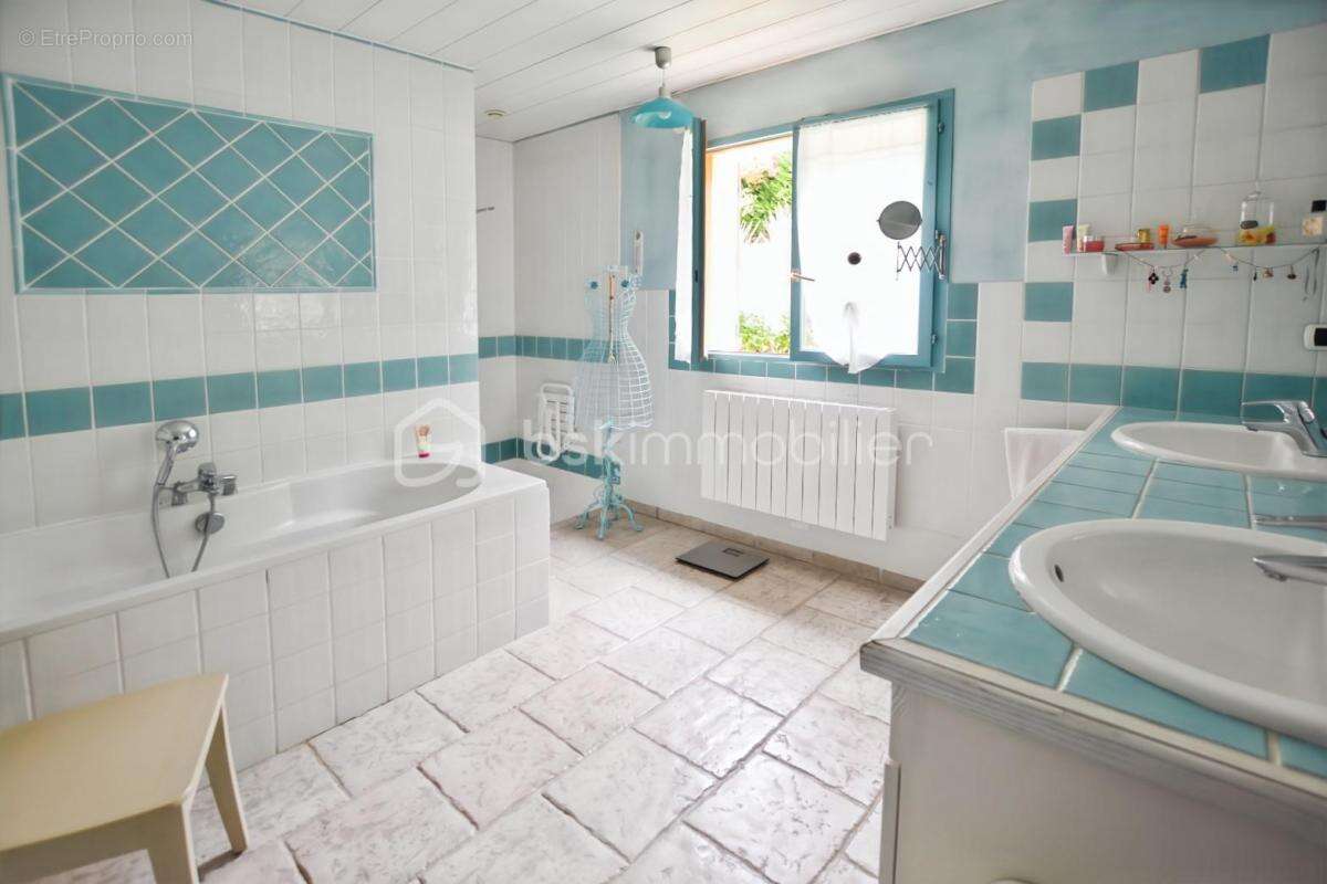 Maison à CRECY-LA-CHAPELLE