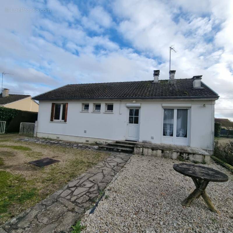 Maison à LES BORDES