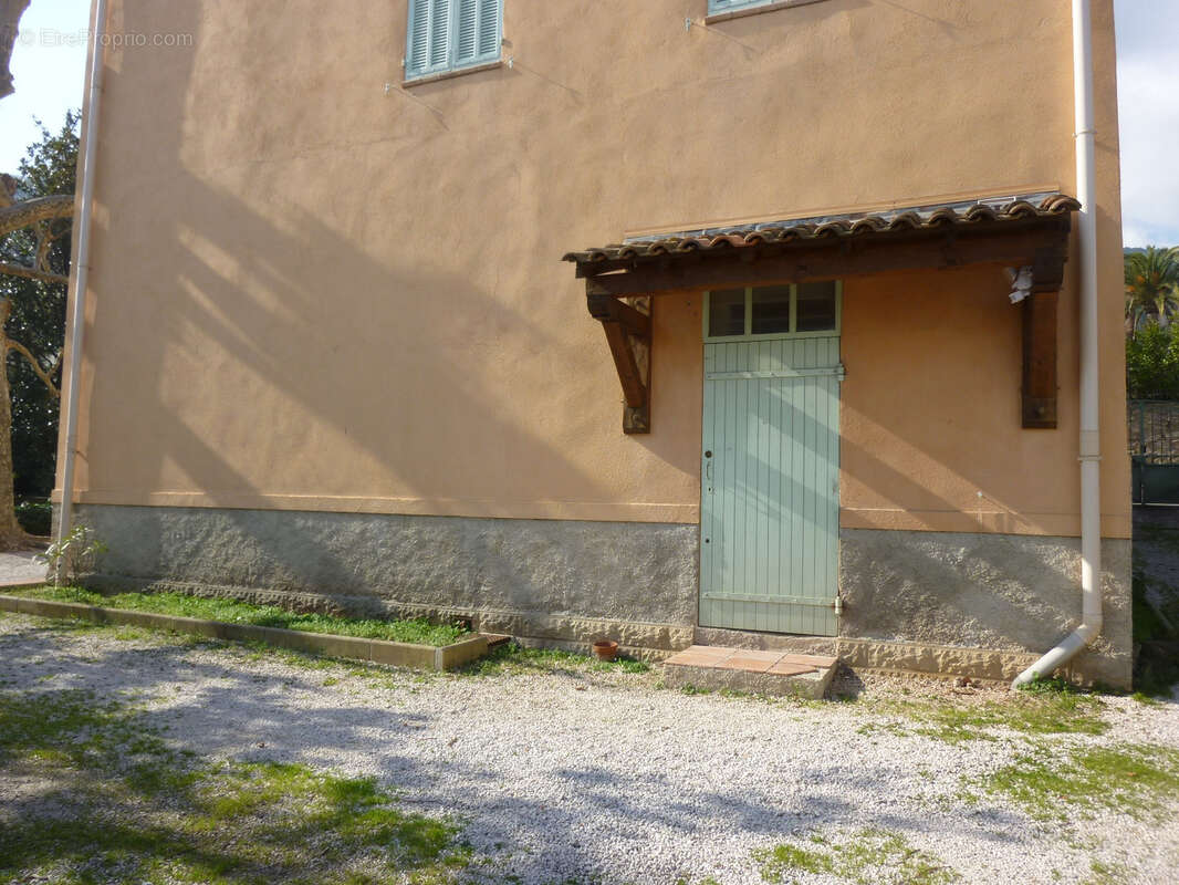 Appartement à SOLLIES-PONT