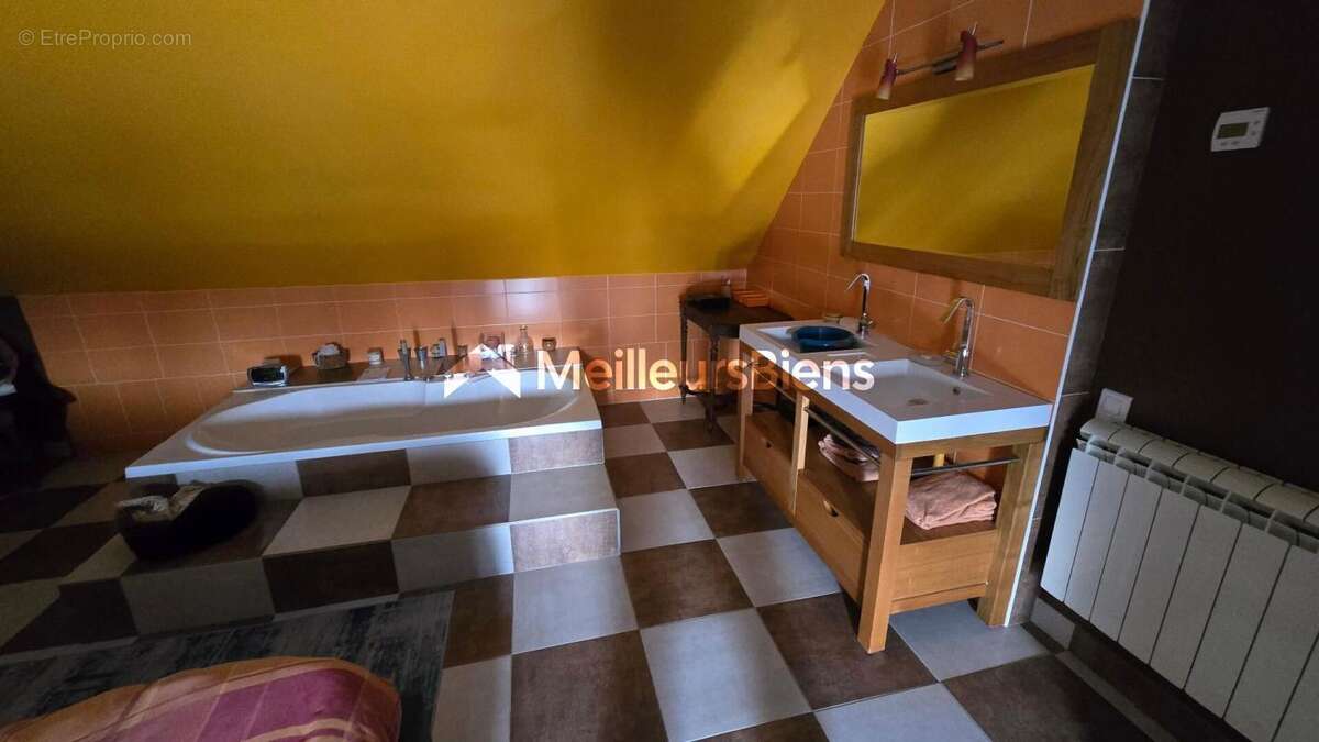 Maison en pierre, 140m²,  4 chambres - photo 9