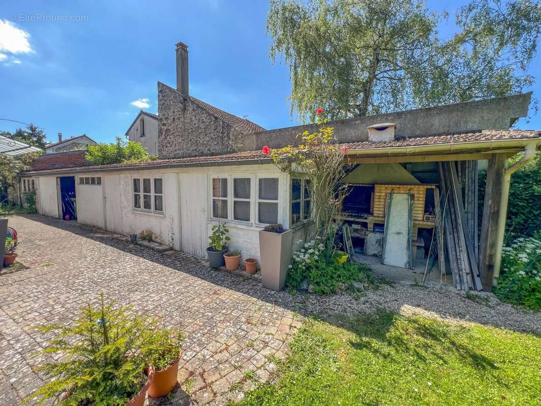 Maison à LE MESNIL-SAINT-DENIS