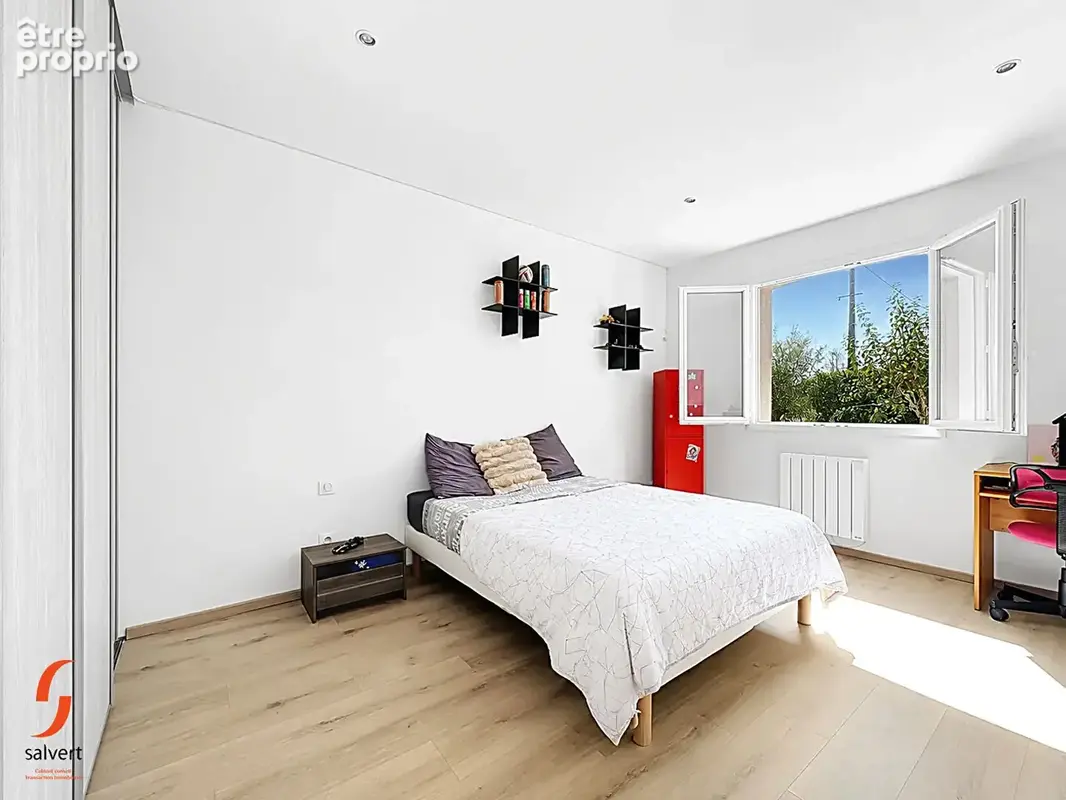 A vendre, Maison de plain pied 5 chambres  et un bureau, jardin de 1390m2 - photo 11