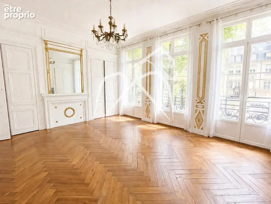 Bureau de caractère 35 m² – Hypercentre Rouen, Place de la Rougemare - photo 2