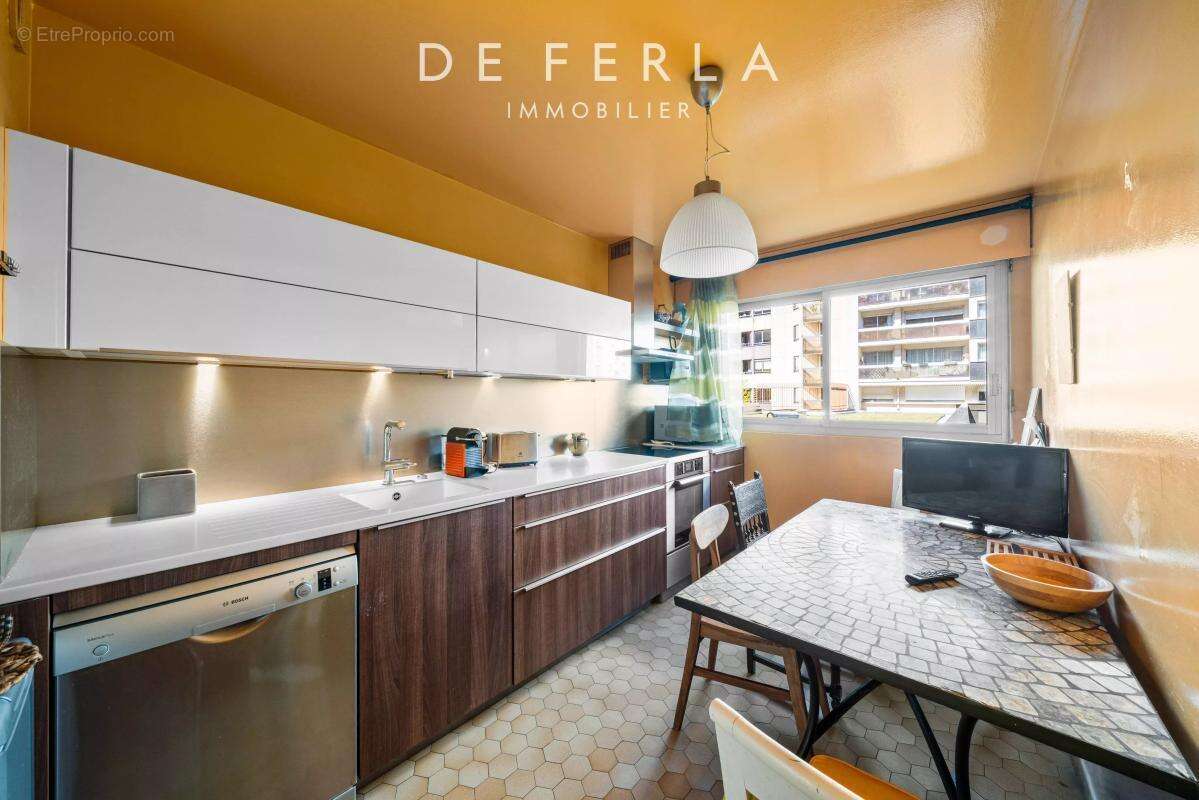 Appartement à PARIS-14E