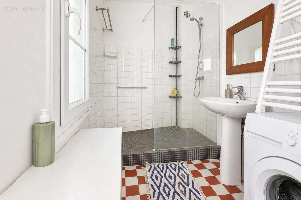 Maison rénovée 100 m² avec jardin et parking - photo 9