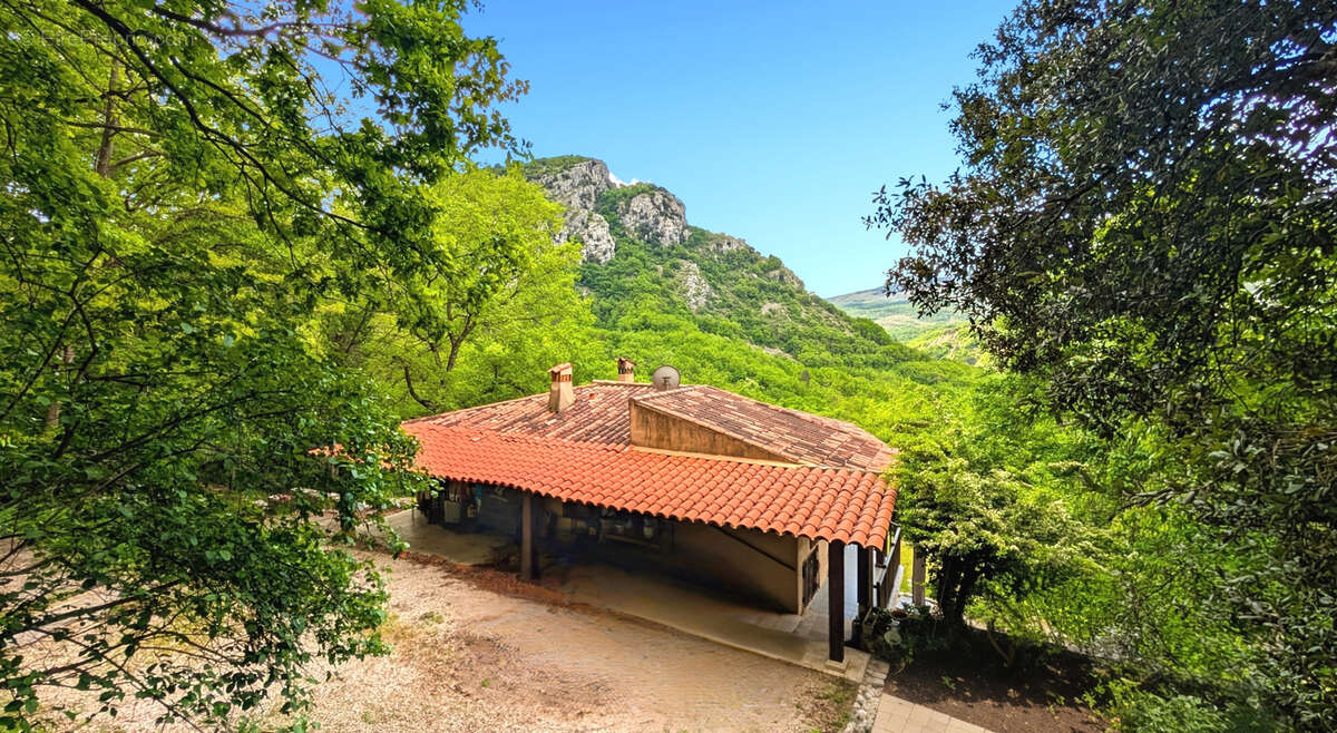 Maison à GREOLIERES