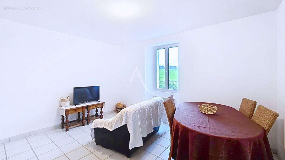 Maison à JOUY-LE-CHATEL