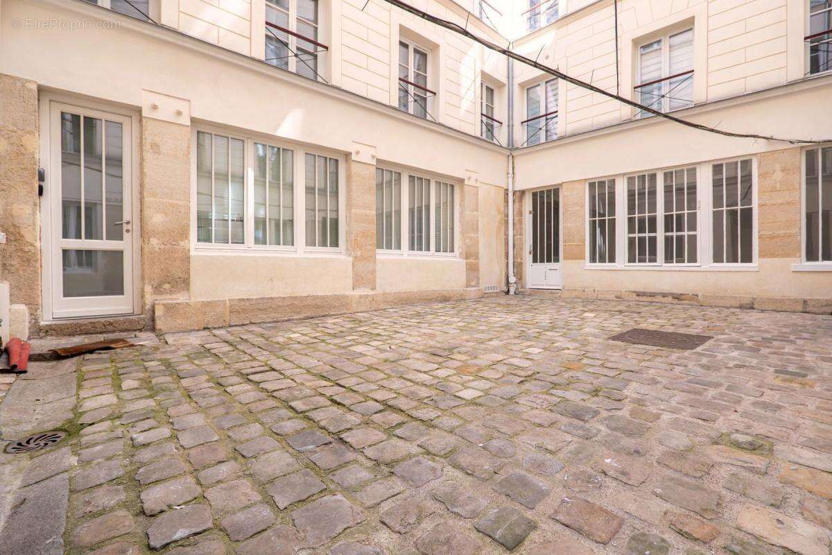 Appartement à PARIS-2E