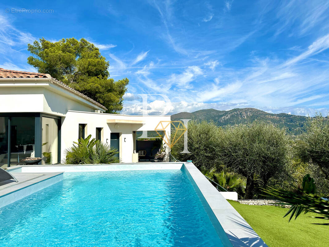 Maison à CARROS