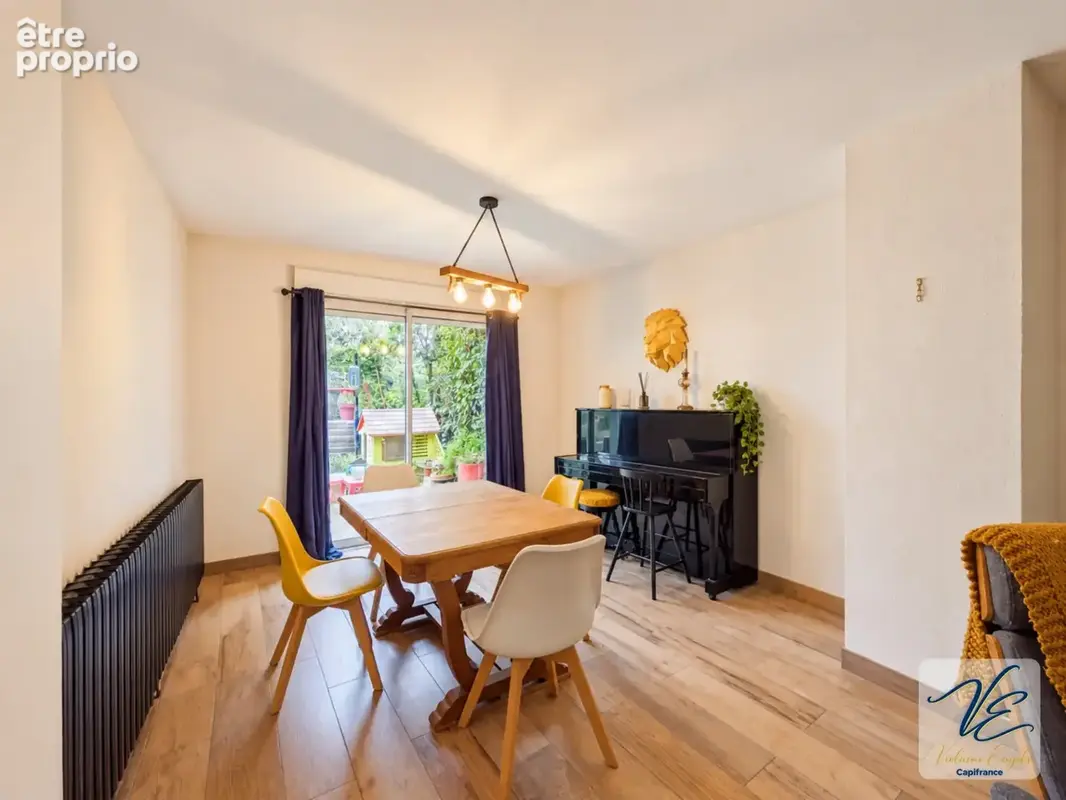 À azille – maison bourgeoise rénovée de 259 m² avec 5 chambres, jardin piscinable, puits et garage - photo 12