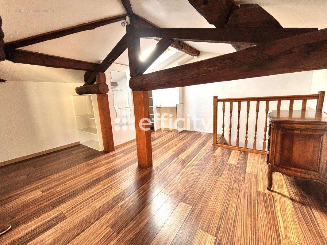 Appartement à SAINT-GENIS-LAVAL