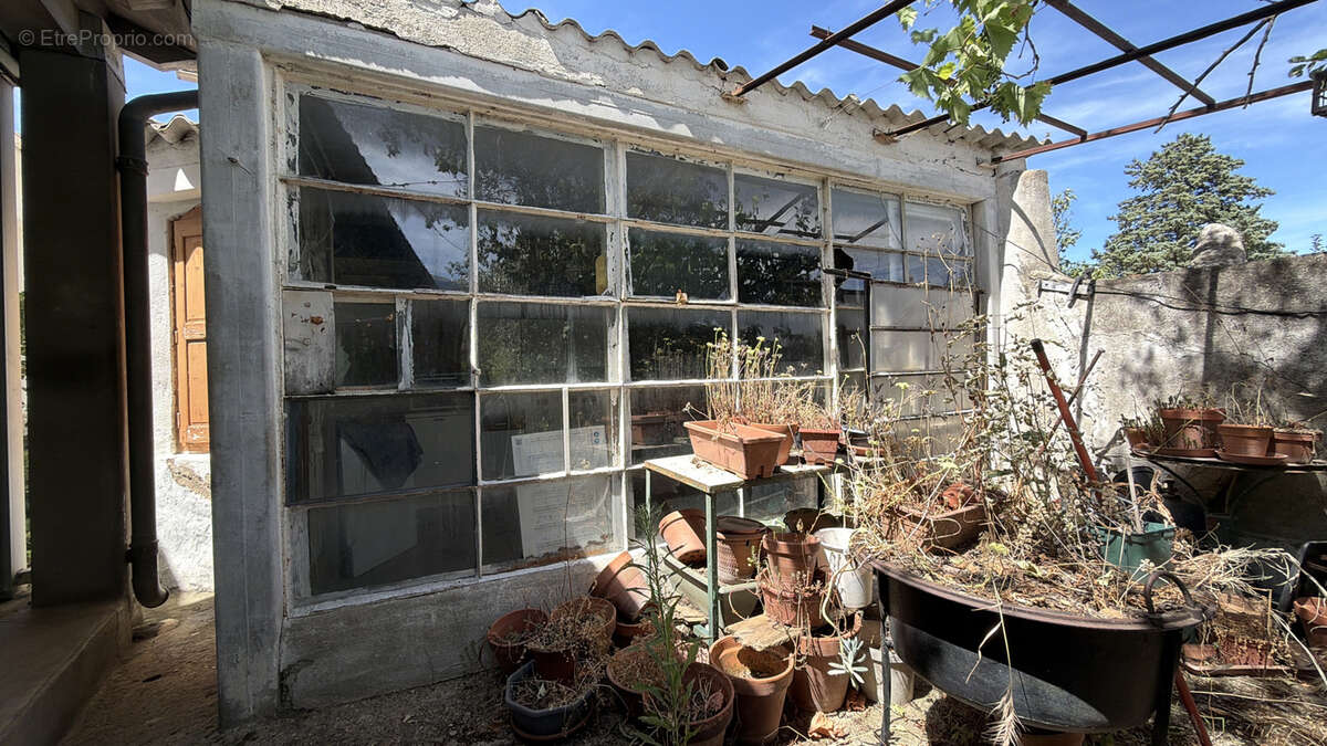 Propriété traditionnelle de 148 m2 sur parcelle arborée de 780 m2 avec dépendances - photo 19