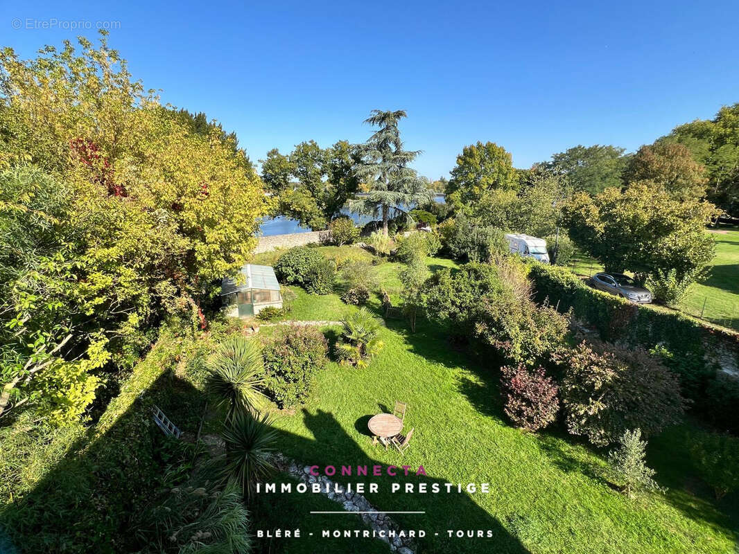 Maison à AZAY-SUR-CHER