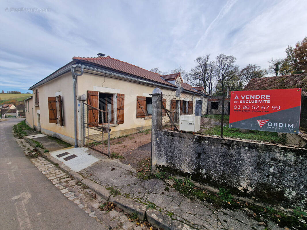 Maison à GY-L&#039;EVEQUE