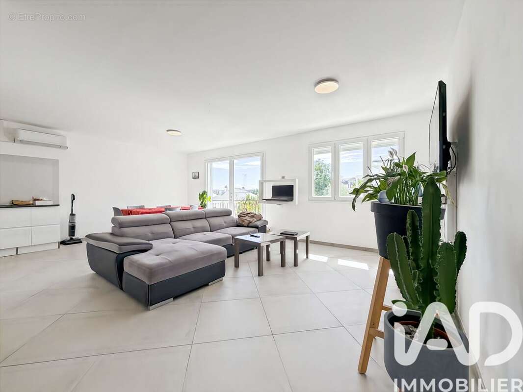 Maison 118 m² à Laval  - photo 2