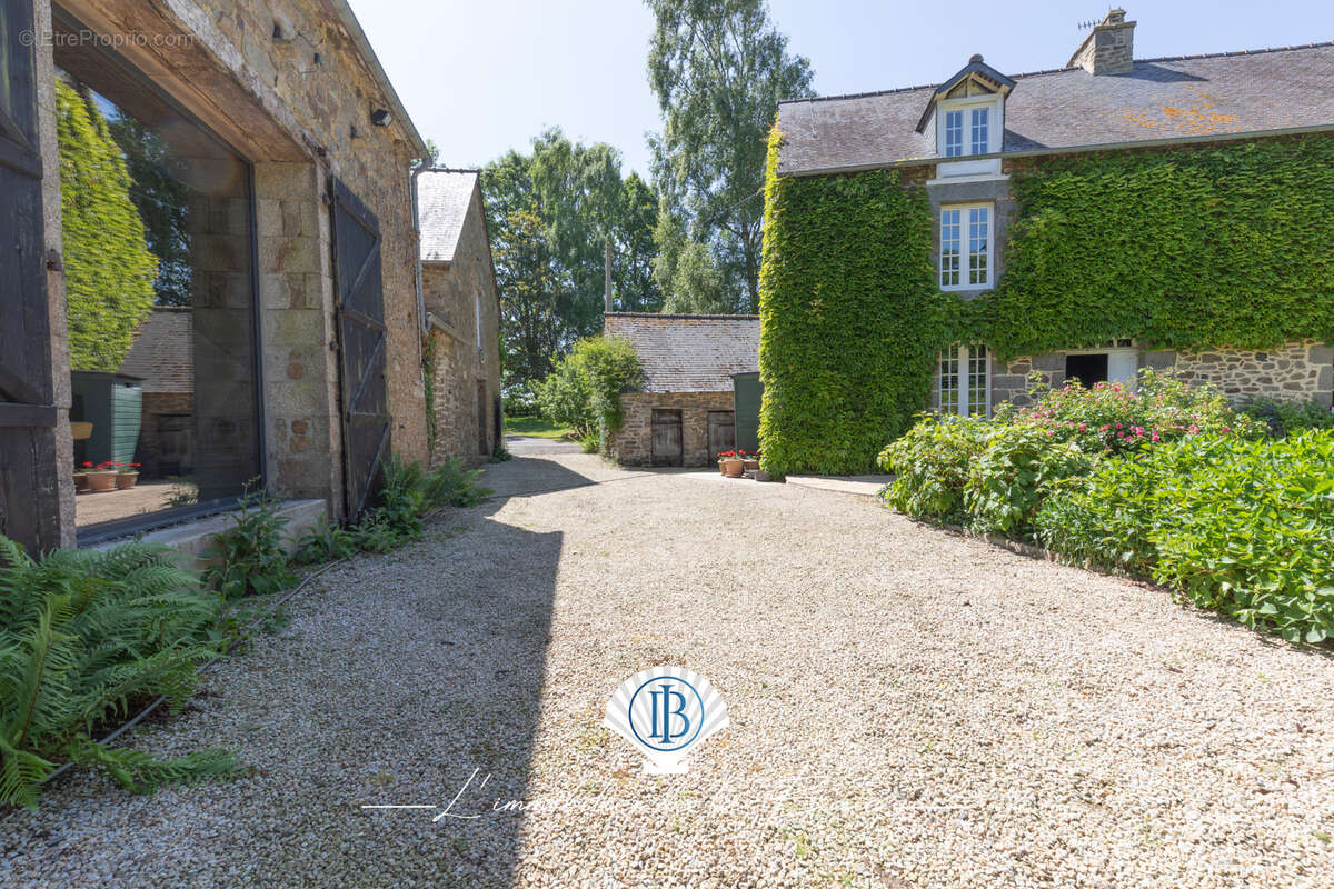 Maison à MINIAC-MORVAN