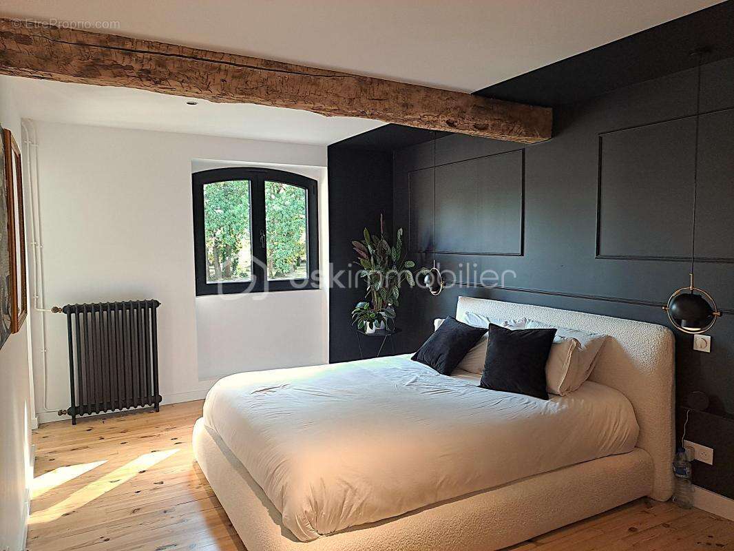 Propriete avec parc, dependance et piscine - photo 15