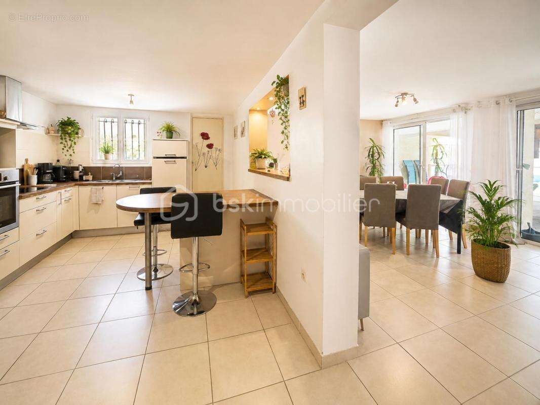 RARE !!!Aux portes de Montpellier et du bassin de Thau, propriété avec maison de 233m2 au coeur de 5000m2 constructible - photo 16