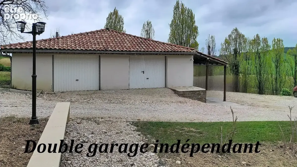 L'Isle Jourdain maison T5 piscine et garage - photo 3