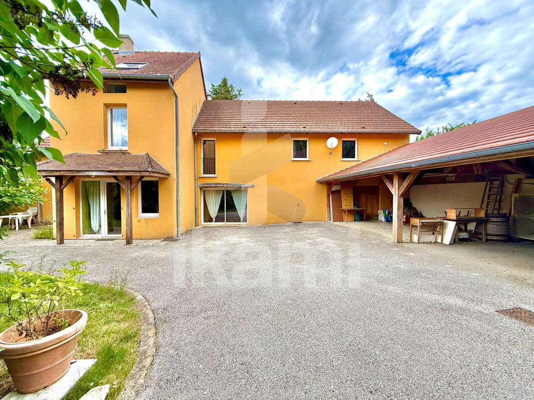 Maison à CURLEY