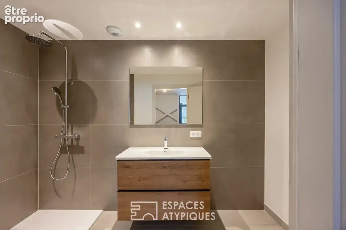 Loft contemporain en duplex et sa terrasse dans une ancienne friche industrielle - photo 7