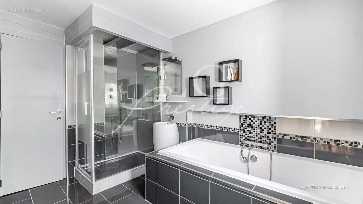 Villa de plain-pied avec piscine avec 5 000 m² de terrain - photo 10