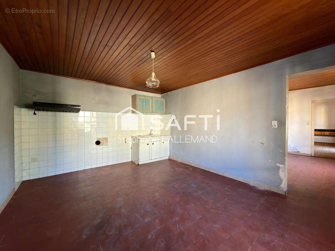 Appartement 74 m² à Saint-Jean-De-Valeriscle  - photo 2