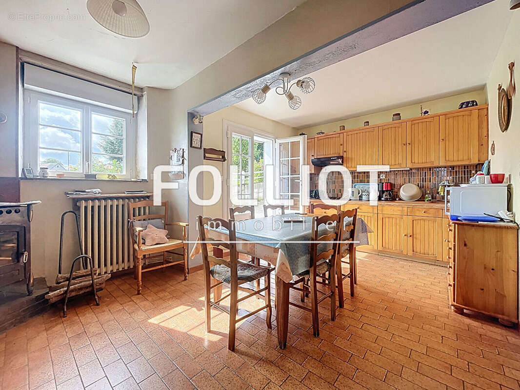 Maison à MONTAIGU-LES-BOIS