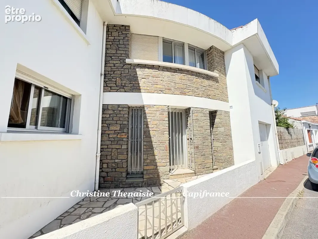 Maison à vendre 8 pièces VUE MER et PORT, Garage, à 5OO m. de la plage de Boisvinet SAINT GILLES CROIX DE VIE (85) - photo 3