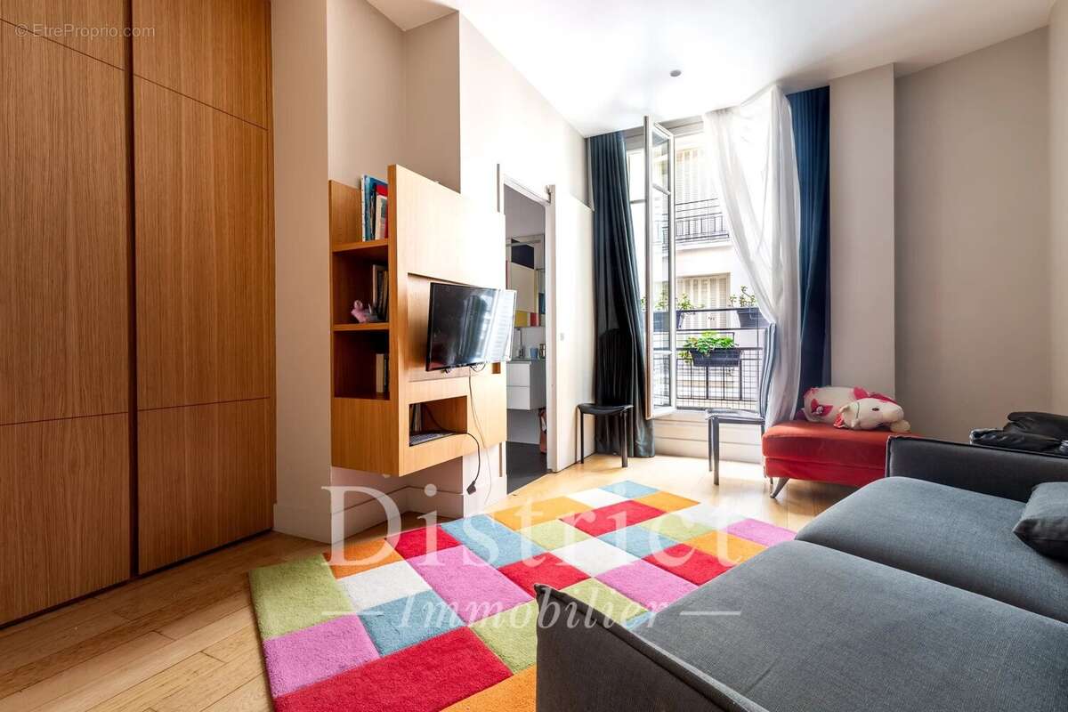 Appartement à PARIS-8E
