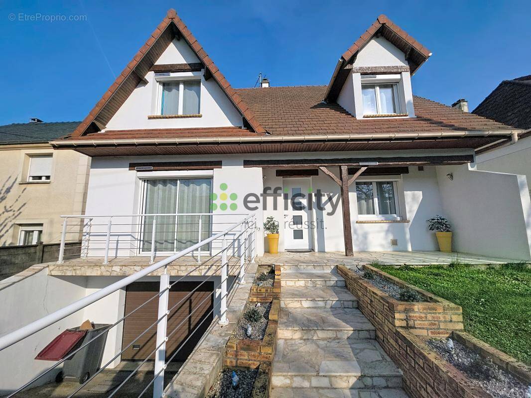 Maison à CHENNEVIERES-SUR-MARNE