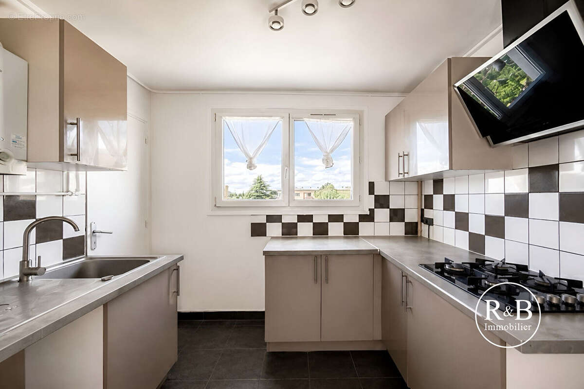 Appartement à LES CLAYES-SOUS-BOIS