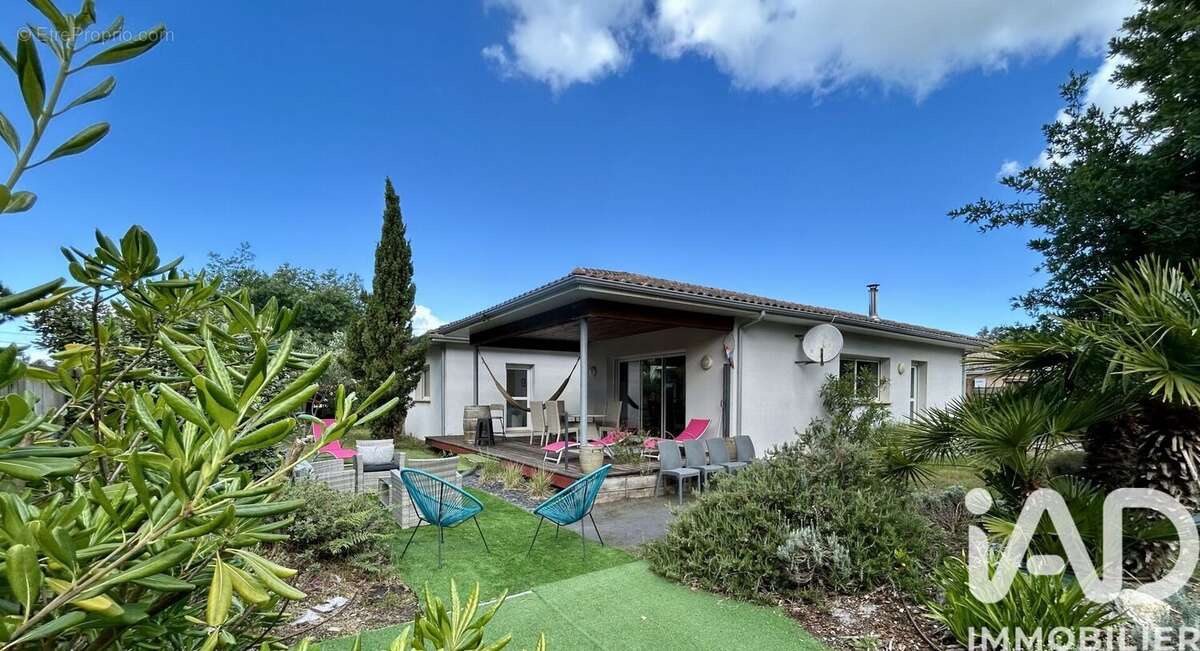 Photo 2 - Maison à VENDAYS-MONTALIVET
