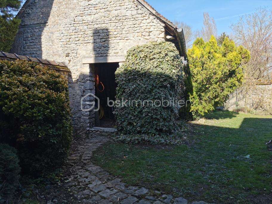Maison en Pierre 175 m² / 6 Piéces  / 3 Chambres - photo 4