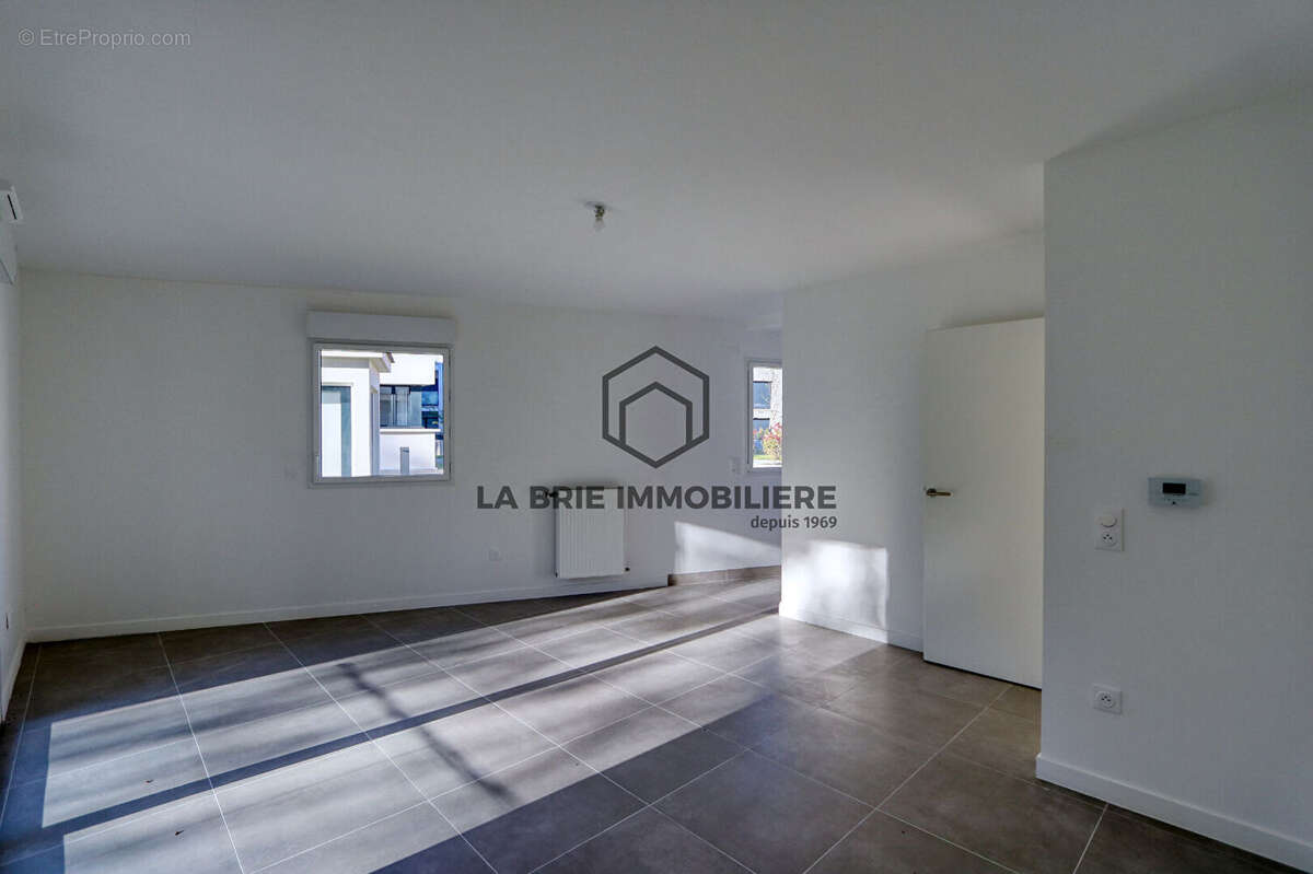 Appartement à RUBELLES