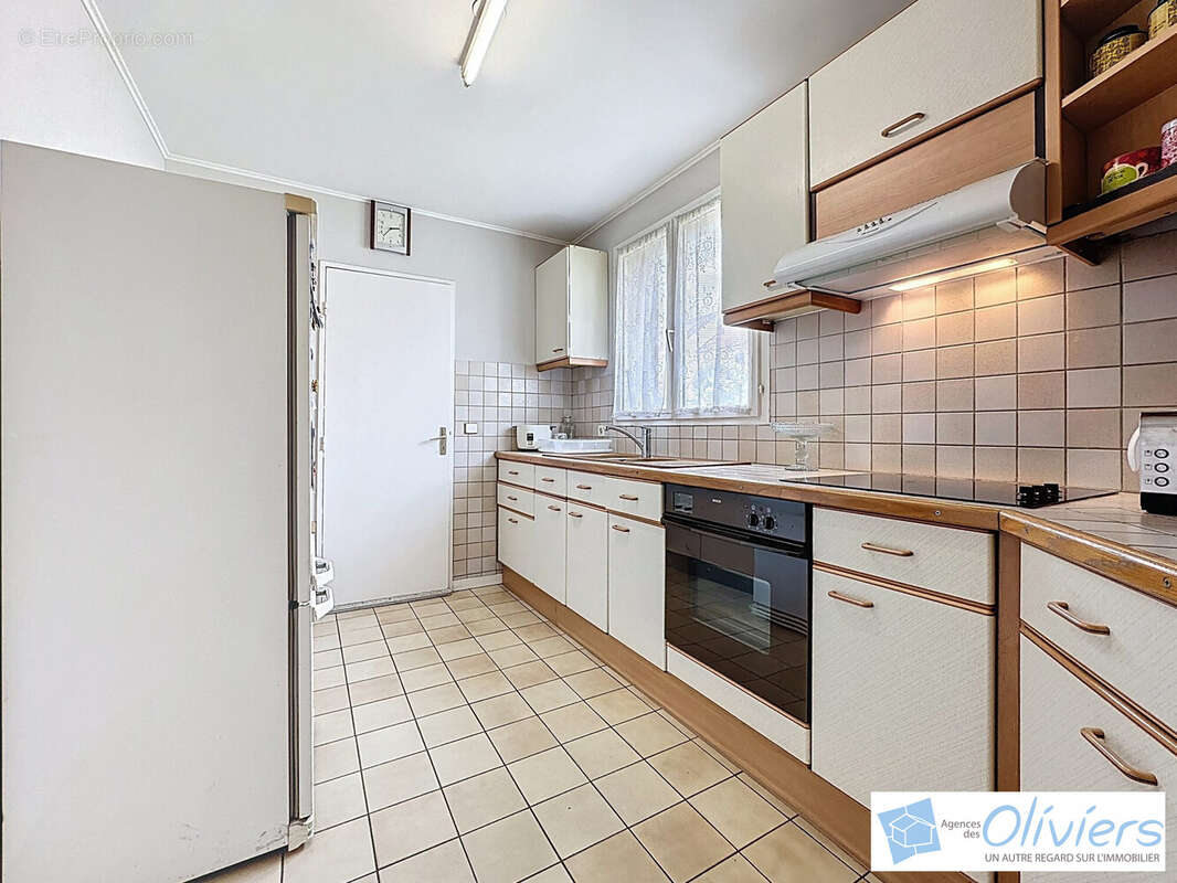 Maison à VOISINS-LE-BRETONNEUX