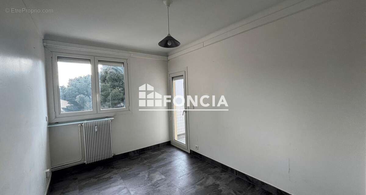 Appartement à VILLENEUVE-LES-AVIGNON