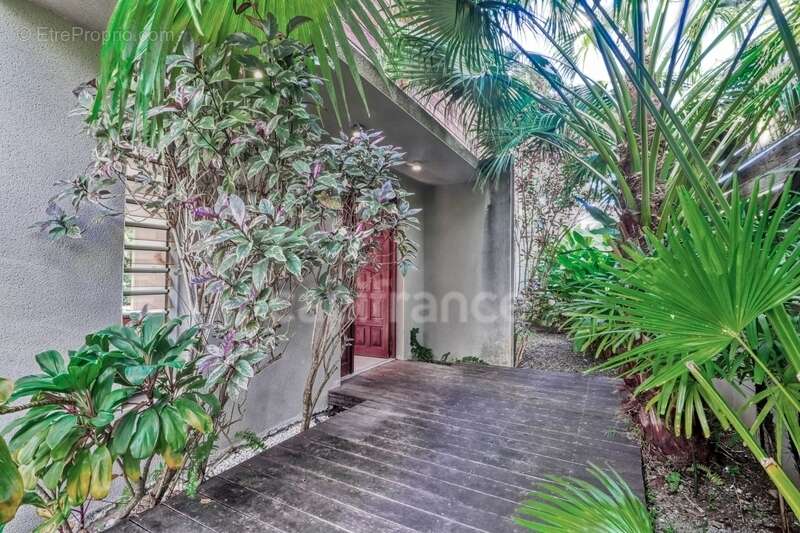 Maison à LES TROIS-ILETS