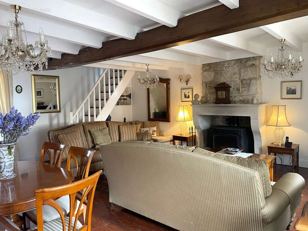 Maison à SAINT-PIERRE-DE-JUILLERS