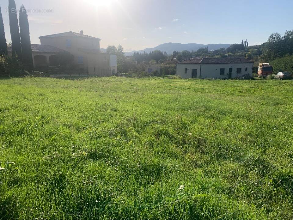 Terrain à VALLON-PONT-D'ARC