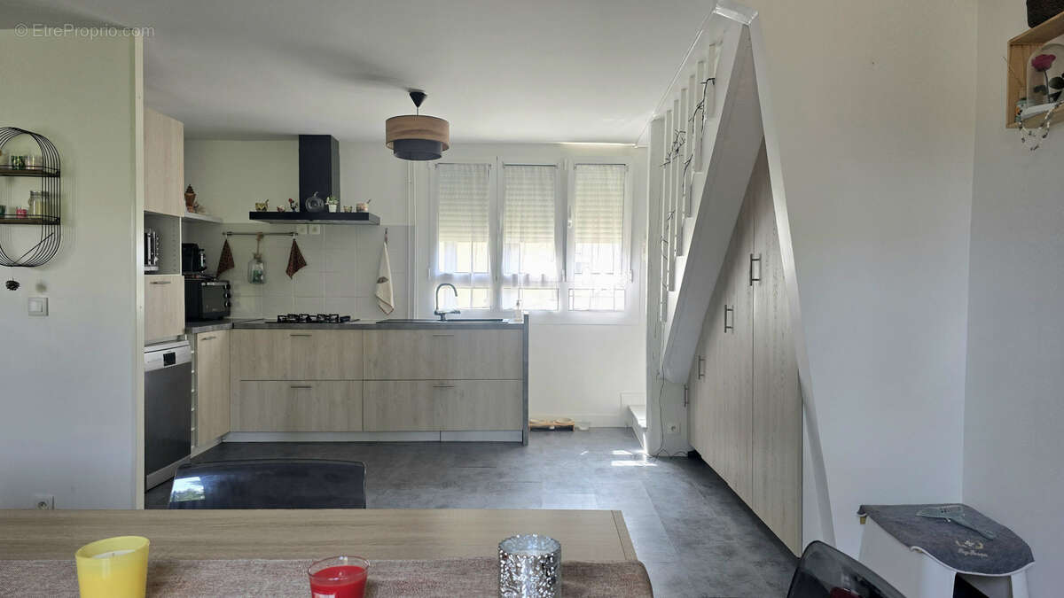 Limours centre ville - 3/4 pieces de 94.30m2 au sol - 2 chambres + cave - photo 4