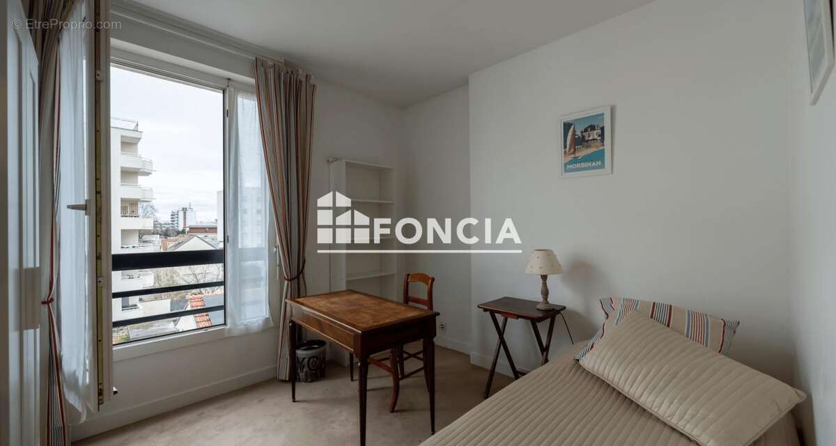 Appartement à COURBEVOIE