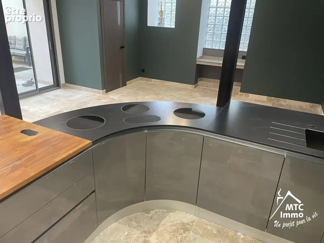 Triplex en pierre 182 m2 type maison de village haut standing 5 chambres piscine - photo 35