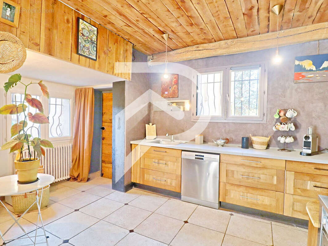 Maison à PEYPIN-D&#039;AIGUES