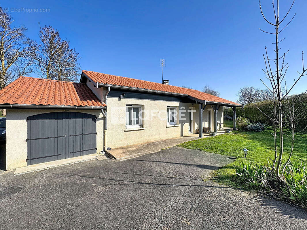 Maison à SAINT-JEAN-DE-THURIGNEUX