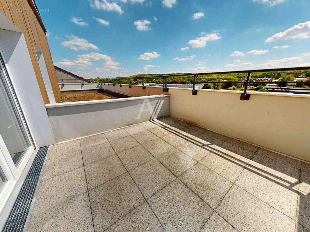 Livry-gargan, penthouse au dernier étage avec terrasse, double stationnement en sous-sol et dpe c - photo 5