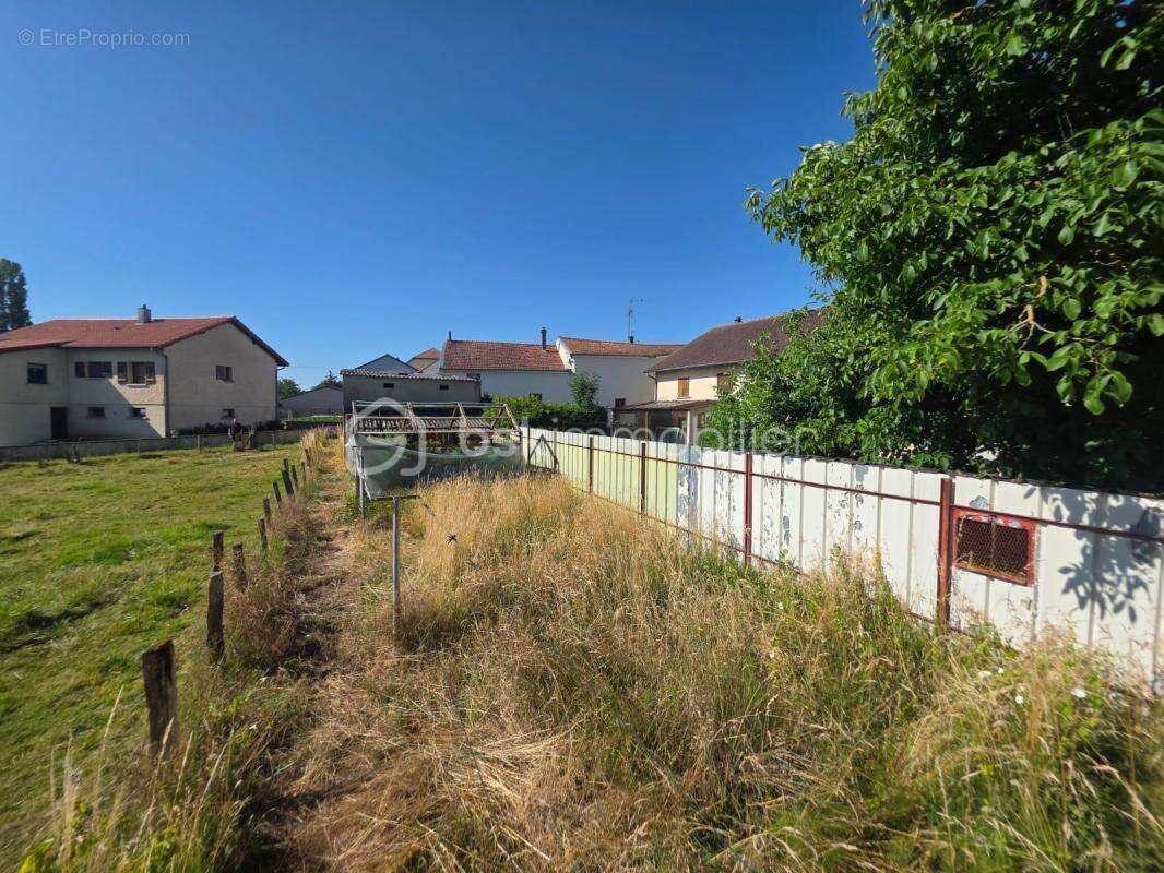 Maison individuelle de 181 m² avec fort potentiel d'aménagement - photo 9