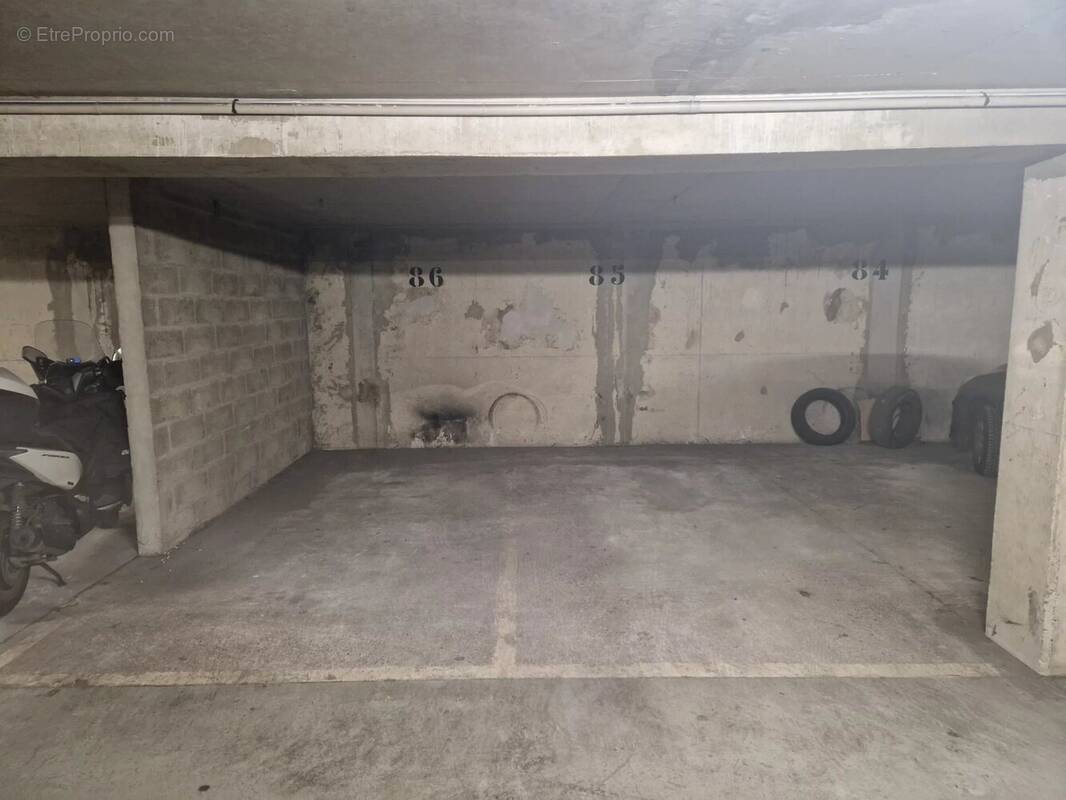 Parking à PARIS-15E
