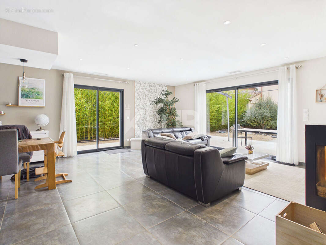 Maison à VINON-SUR-VERDON